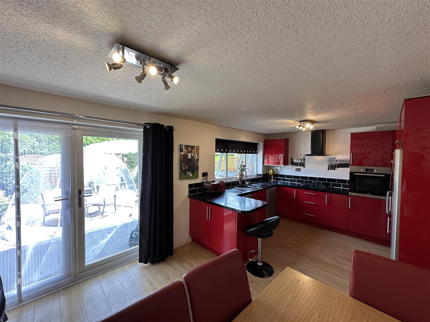 Fleetwood Drive, Banks